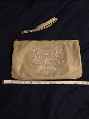 Vintage Urban Outfitters Deena & Ozzy Tiger Wristlet Clutch in Light Grayish